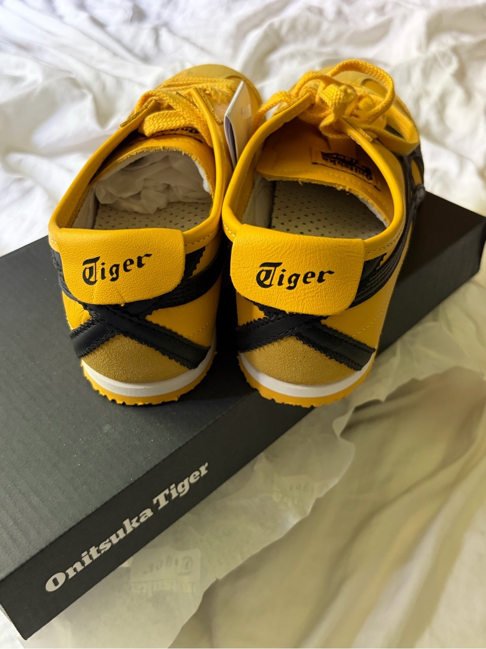 Onitsuka Tiger by Asics Mexico 66 womens Yellow & Black Sneakers - Picture 6 of 6